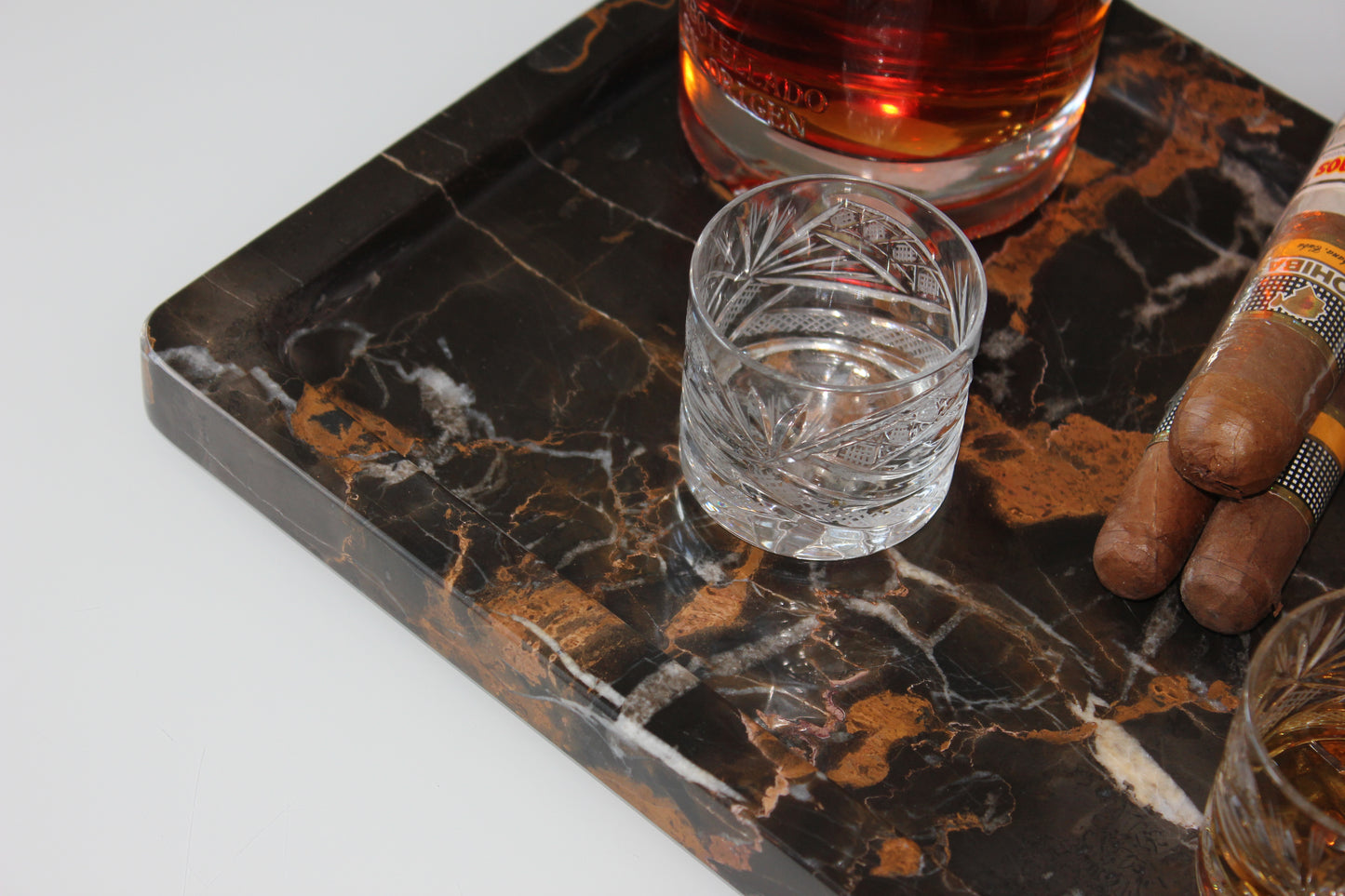 Close-up of the rounded polished corner of The Monolith Portoro tray.