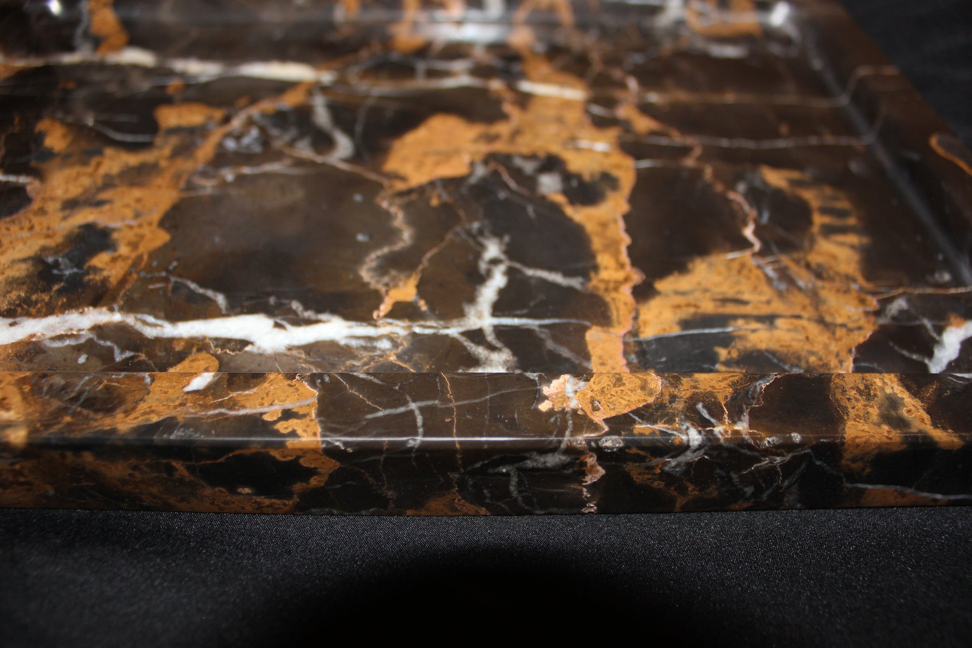 Edge view of a River & Root Marble Tray 